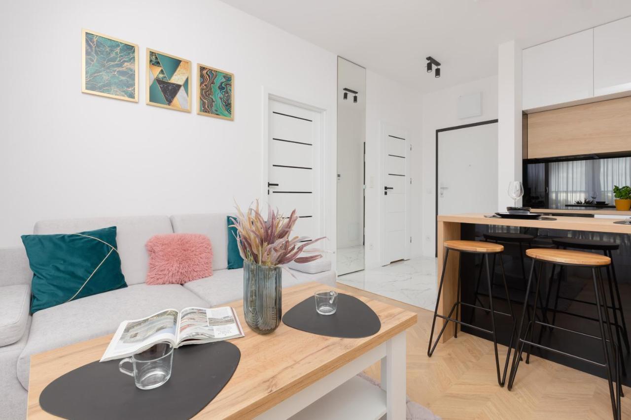 Warsaw Kotsisa Apartments With Parking By Noclegi Renters Luaran gambar