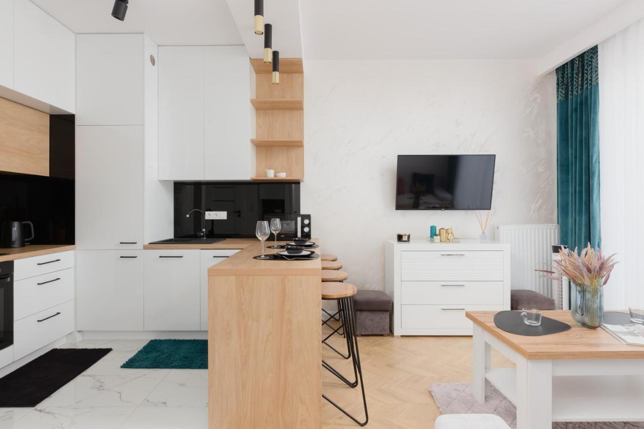 Warsaw Kotsisa Apartments With Parking By Noclegi Renters Luaran gambar