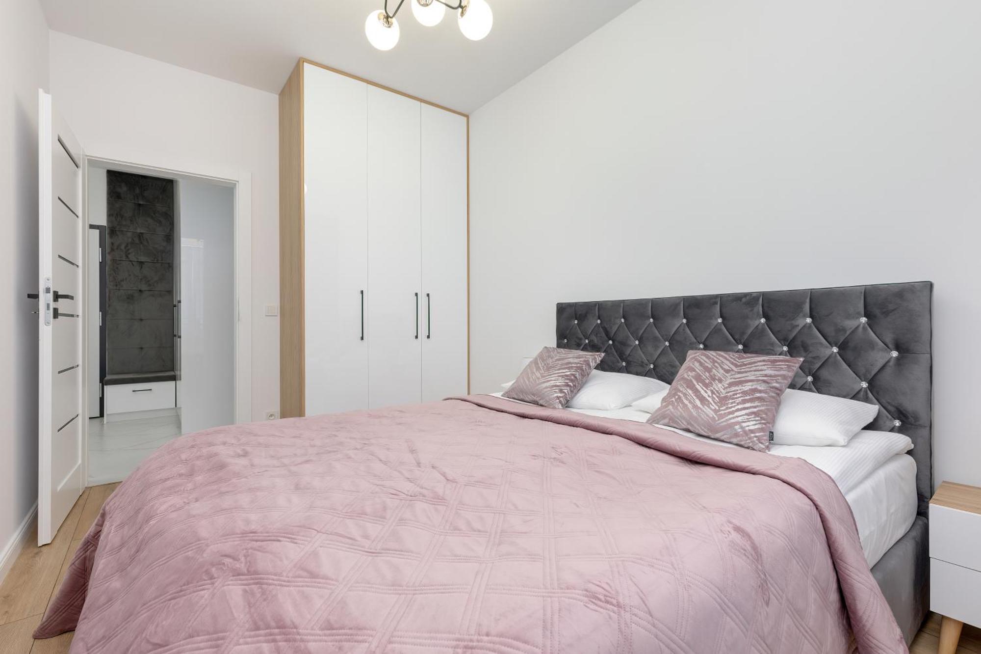 Warsaw Kotsisa Apartments With Parking By Noclegi Renters Luaran gambar