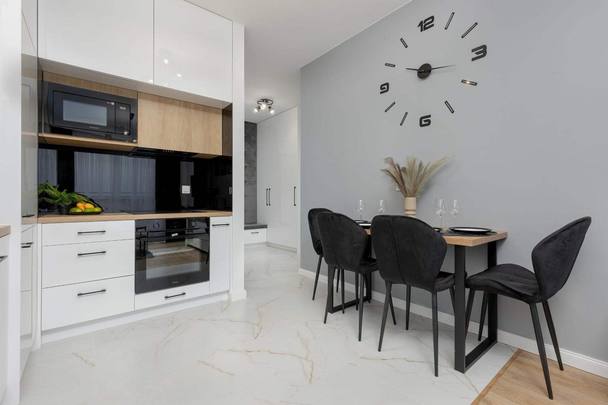 Warsaw Kotsisa Apartments With Parking By Noclegi Renters Luaran gambar
